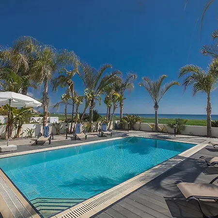 Adaman - Stunning 3 Bedroom Seafront With Pool - Close To The