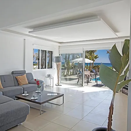 Villa Adaman - Stunning 3 Bedroom Seafront With Pool - Close To The