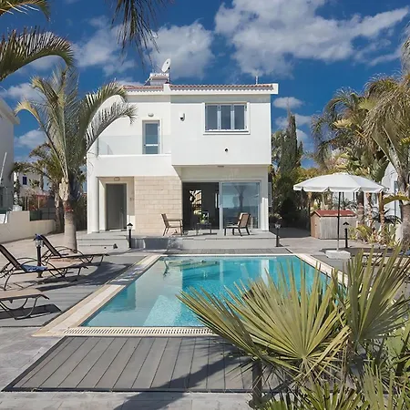 Adaman - Stunning 3 Bedroom Seafront With Pool - Close To The Villa Ayia Napa
