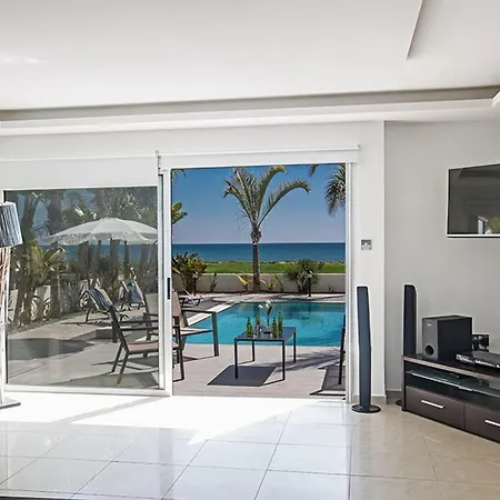 Вілла Adaman - Stunning 3 Bedroom Seafront With Pool - Close To The