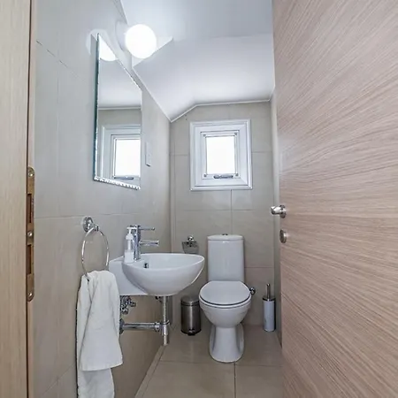 Вілла Adaman - Stunning 3 Bedroom Seafront With Pool - Close To The