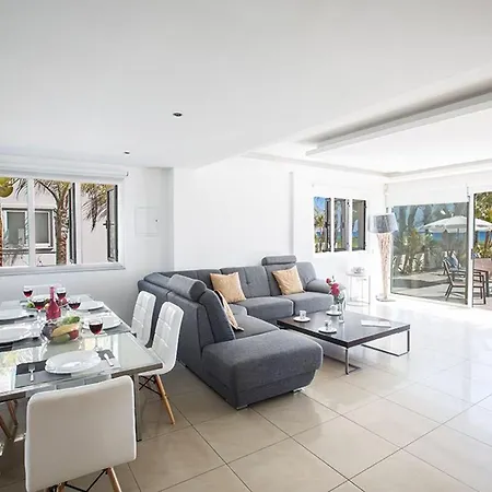 Adaman - Stunning 3 Bedroom Seafront With Pool - Close To The Villa