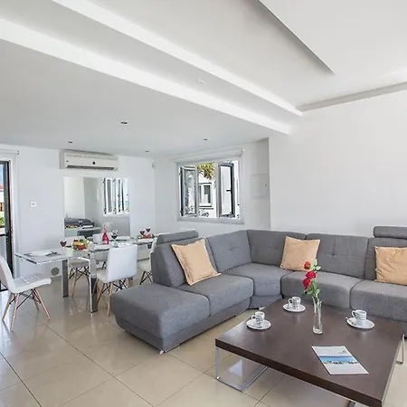 Вілла Adaman - Stunning 3 Bedroom Seafront With Pool - Close To The Айя-Напа